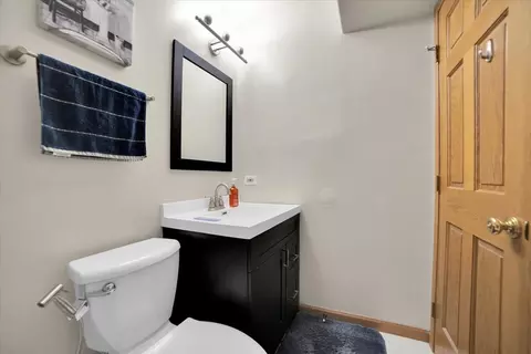 Bath - 32 E Hattendorf Ave #1B, Roselle, IL 60172 photo 4 of 4