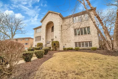 Exterior - 32 E Hattendorf Ave #1B, Roselle, IL 60172 photo 4 of 10