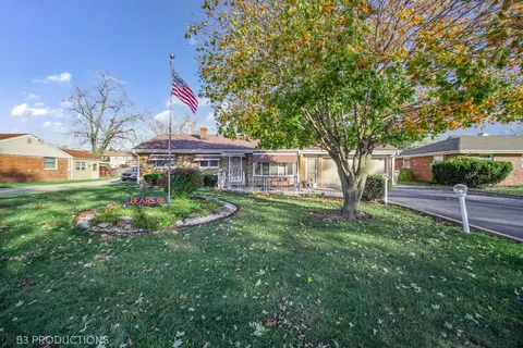 7931 S 84th Ave, Justice, IL 60458