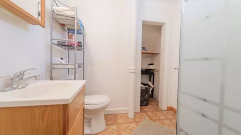 Bath - 209 S Williams St, Thornton, IL 60476 photo 3 of 4