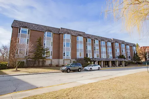 300 Thames Pkwy #1C, Park Ridge, IL 60068