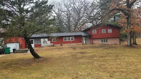 217 Park Dr, Dixon, IL 61021