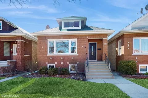 5311 W Melrose St, Chicago, IL 60641