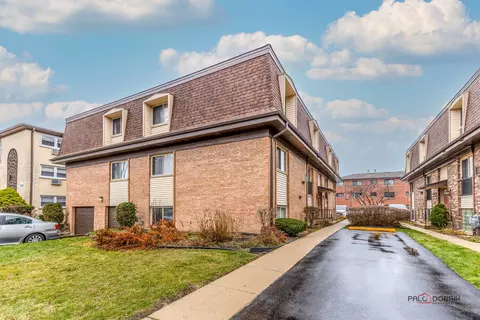 Exterior - 1243 E Washington St #C302, Des Plaines, IL 60016 photo 2 of 3