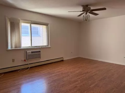 Living - 1243 E Washington St #C302, Des Plaines, IL 60016 photo 3 of 3