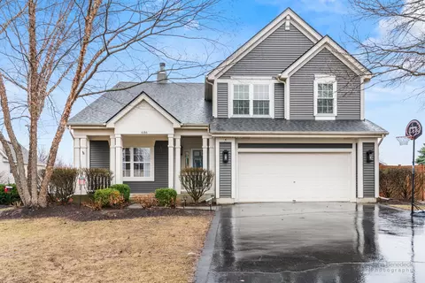 686 Seybrooke Ln, Crystal Lake, IL 60012