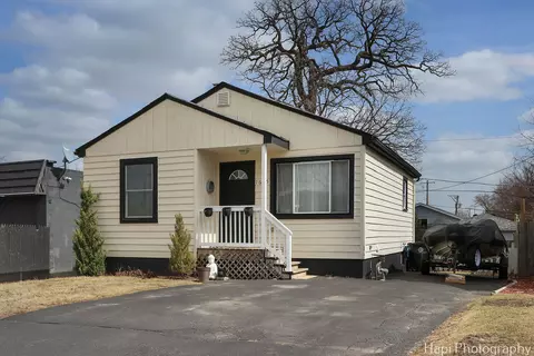 1625 Lotus Dr, Round Lake Beach, IL 60073