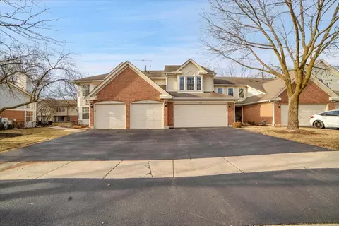 2114 Glasgow Ct, Hanover Park, IL 60133