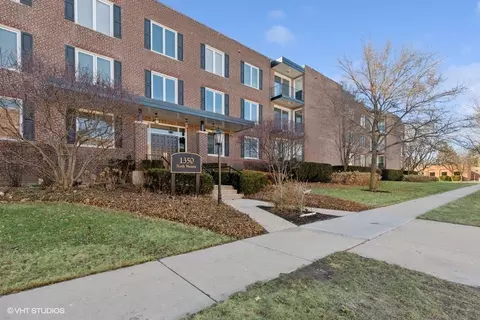 1350 N Western Ave #209, Lake Forest, IL 60045