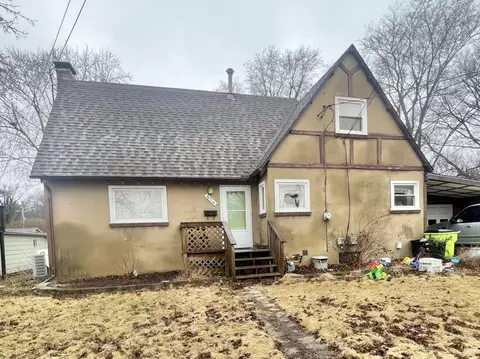 514 S 7th St, Fairbury, IL 61739