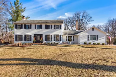 38 W415 Burr Oak Ln, Saint Charles, IL 60175
