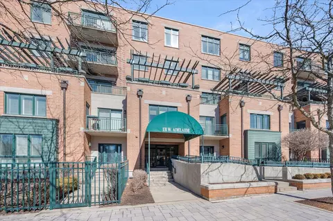 131 W Adelaide St #202, Elmhurst, IL 60126