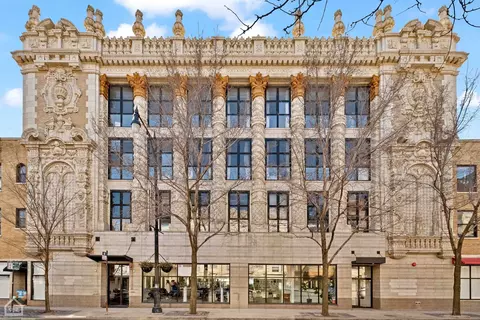 1635 W Belmont Ave #207, Chicago, IL 60657