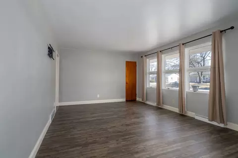 Living - 2 Ethell Pkwy, Bloomington, IL 61701 photo 2 of 5