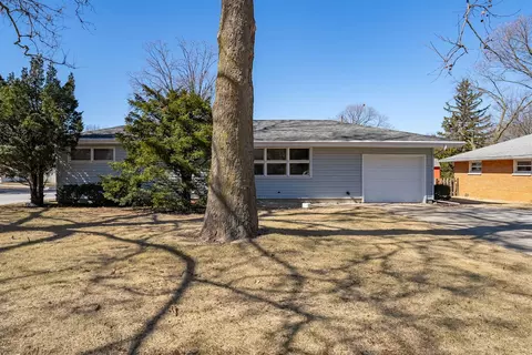 Exterior - 2 Ethell Pkwy, Bloomington, IL 61701 photo 3 of 8