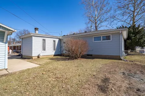 Exterior - 2 Ethell Pkwy, Bloomington, IL 61701 photo 7 of 8