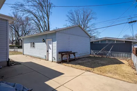 Exterior - 2 Ethell Pkwy, Bloomington, IL 61701 photo 8 of 8