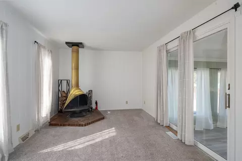 Living - 2 Ethell Pkwy, Bloomington, IL 61701 photo 3 of 5