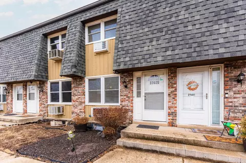 33605 N Evergreen Dr, Grayslake, IL 60030