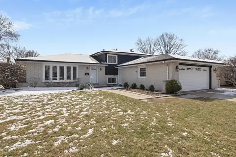 1609 Holly Ave, Darien, IL 60561