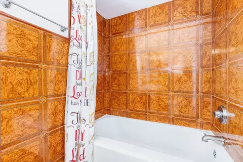 Bath - 2235 S 20th Ave, Broadview, IL 60155 photo 1 of 3