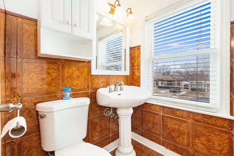 Bath - 2235 S 20th Ave, Broadview, IL 60155 photo 2 of 3