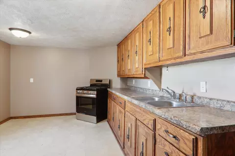 1614 E Oakland St, Bloomington, IL 61701 photo 9