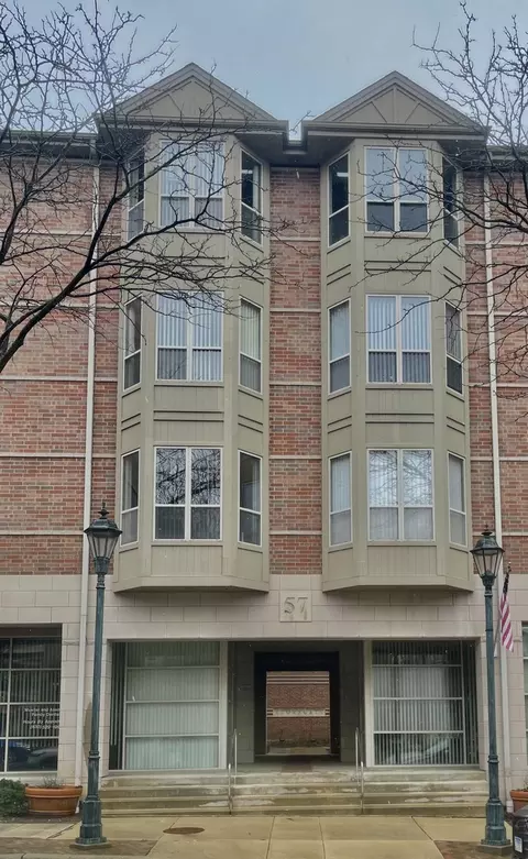 57 E Hattendorf Ave #204, Roselle, IL 60172