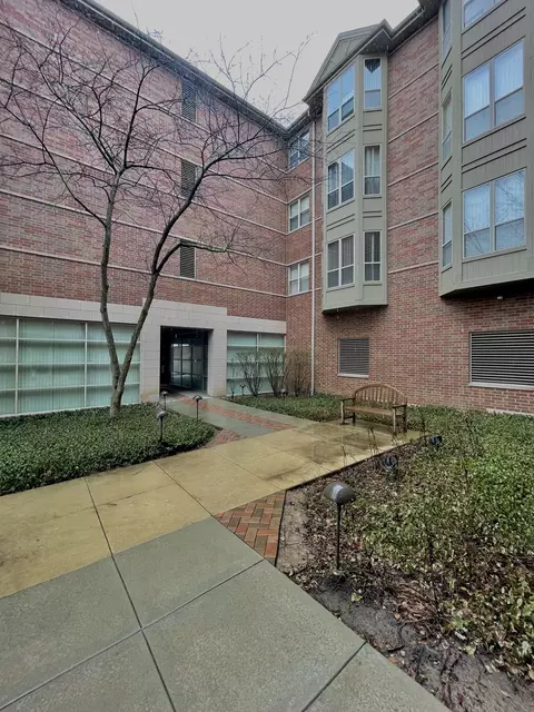 57 E Hattendorf Ave #204, Roselle, IL 60172 photo 2
