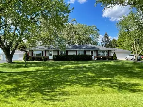 15021-15023 North St, Maple Park, IL 60151