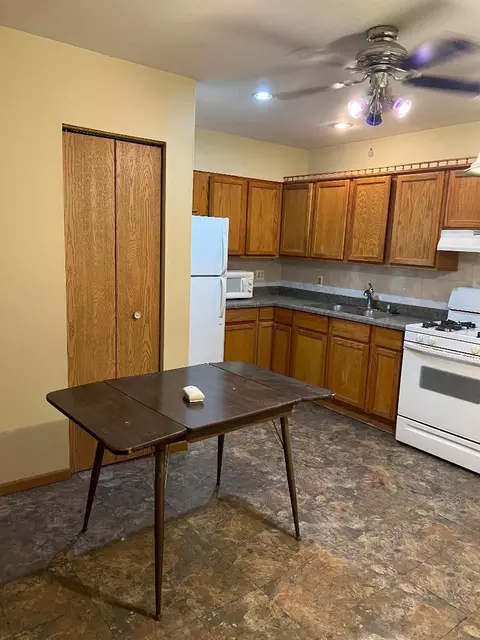 370 E Court St, Kankakee, IL 60901 photo 2