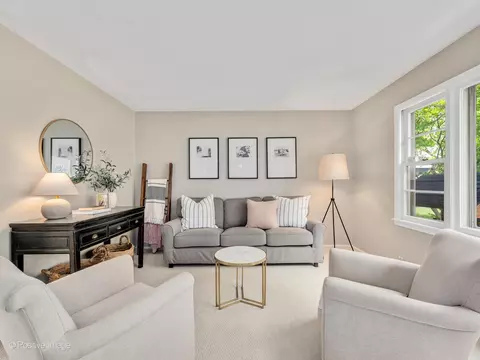 427 Turf Ln, Wheaton, IL 60187 photo 4