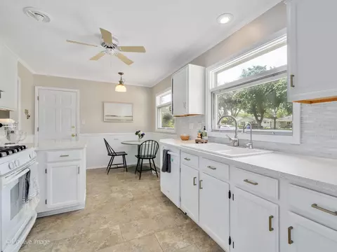 427 Turf Ln, Wheaton, IL 60187 photo 14