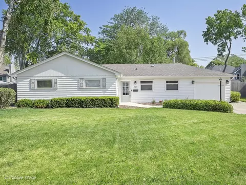 427 Turf Ln, Wheaton, IL 60187