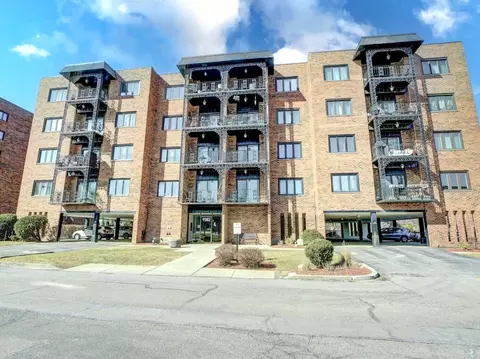 9382 Landings Ln #204, Des Plaines, IL 60016