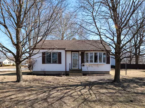 295 N Kankakee St, Coal City, IL 60416