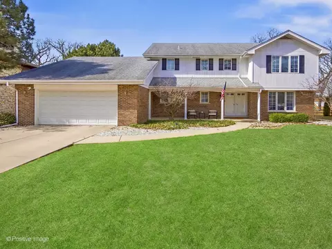 1626 Royal Oak Rd, Darien, IL 60561