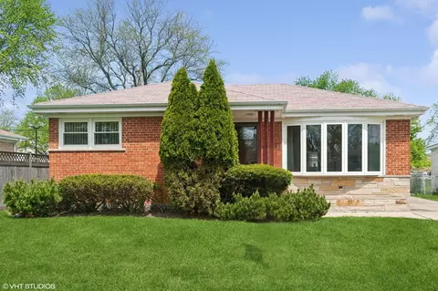 6938 W Jonquil Ter, Niles, IL 60714