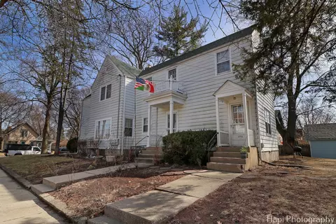 170 N Porter St, Elgin, IL 60120