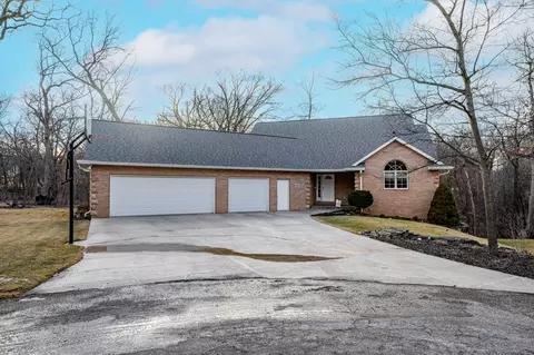 680 Dover Ct, Davis, IL 61019