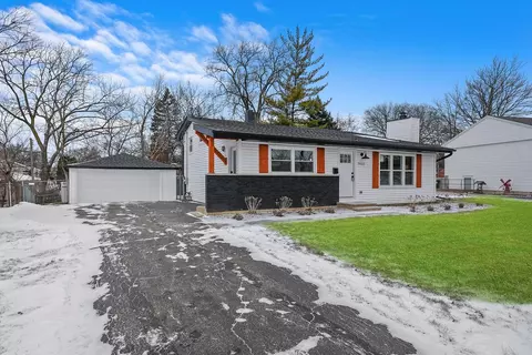 7622 Deerfield Ave, Woodridge, IL 60517
