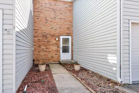1532 Hunt Dr #D, Normal, IL 61761 photo 2