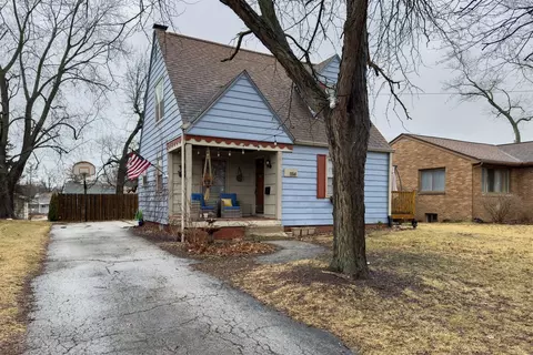 Exterior - 1114 Summit St, Bloomington, IL 61701 photo 2 of 9