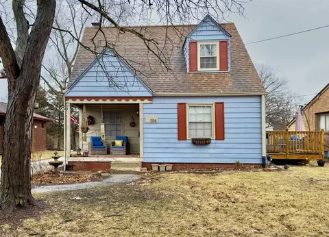 1114 Summit St, Bloomington, IL 61701