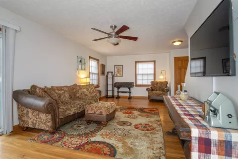 Living - 1114 Summit St, Bloomington, IL 61701 photo 3 of 4