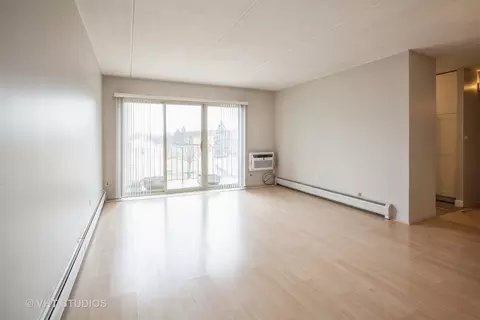 563 Fairway View Dr #3H, Wheeling, IL 60090 photo 2