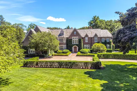 403 Mayflower Rd, Lake Forest, IL 60045