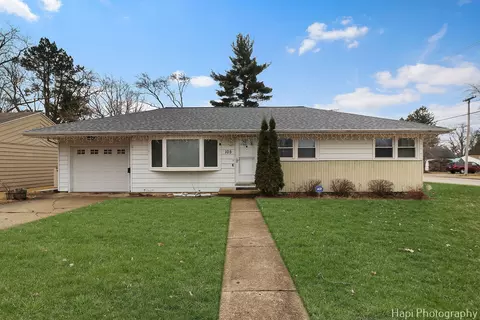 105 Bell Dr, Cary, IL 60013