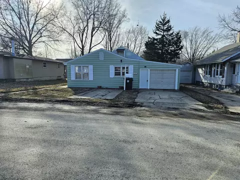 313 S Cain St, Clinton, IL 61727