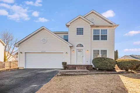 2221 Beaumont Ct, Aurora, IL 60502